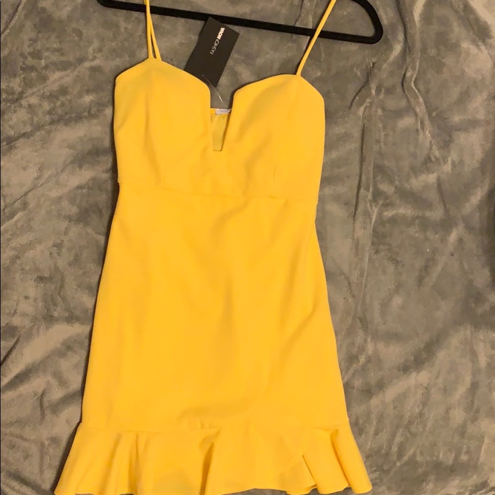 Beautiful spring Fashion Nova dress!